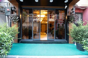 Front of property - evening/night - Hopefull Hotel (Istanbul)