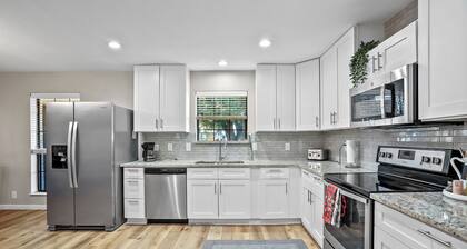 Garden Retreat / King Bed / Large Yard