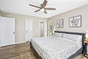 3 chambres, fer et planche à repasser, lit parapluie, Wi-Fi gratuit