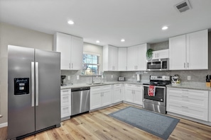 Refrigerador, microondas, horno, placa de cocina