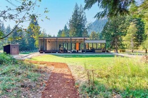 المنشأة من الخارج