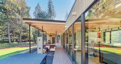 Riverside Escape / Hot Tub