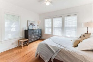 4 bedrooms, iron/ironing board, WiFi, bed sheets