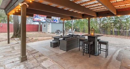 Tailgate Getaway *3 MILES TO UA*