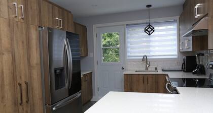 à 5 minutes de Montréal! Beaux et chaleureux 51/2 prÚs de tout.