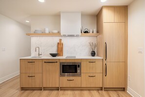 冰箱、微波炉、烤箱、炉灶