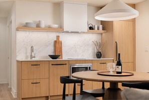 冰箱、微波炉、烤箱、炉灶