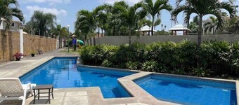 Luminoso, moderno, parqueo, piscina