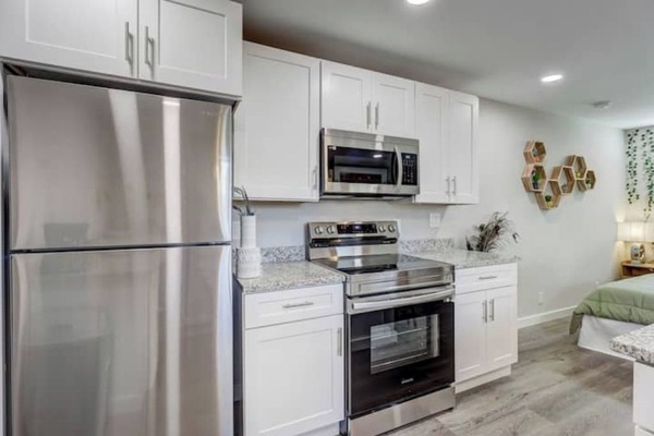 Frigorífic, microones, forn i placa de cuina