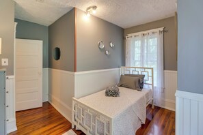 7 makuuhuonetta, silitysrauta/-lauta, internet, vuodevaatteet