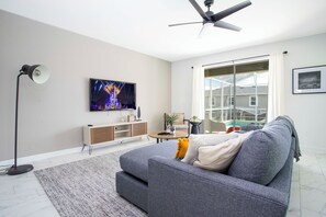 Fernseher, Tischtennisplatte