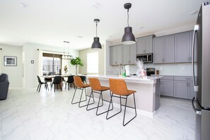 Fridge, microwave, oven, stovetop - Amazing Resort, Private Pool! (Davenport)