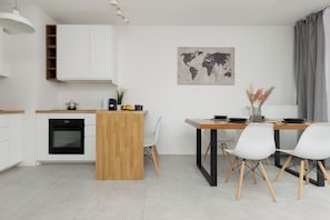 Apartamento, 1 quarto, cozinha | Cozinha privada | Lava-louças, cafeteira/chaleira, talheres/pratos/utensílios de cozinha