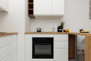 Geschirrspüler, Wasserkocher mit Kaffee-/Teezubehör