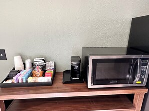 Room 10 | Private kitchen | Fridge, microwave, oven, stovetop - Caribou Crossing Motel (Walden)