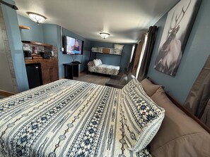 Room 9 - Caribou Crossing