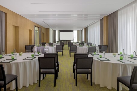 Holiday Inn Dubai Business Bay, an IHG Hotel - Image 61