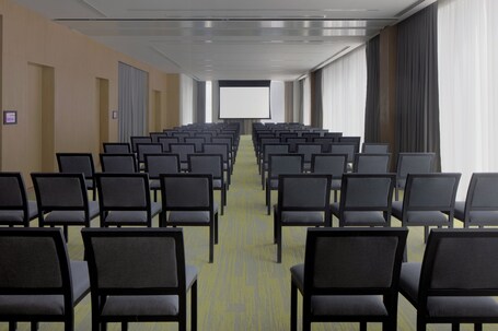 Holiday Inn Dubai Business Bay, an IHG Hotel - Image 38