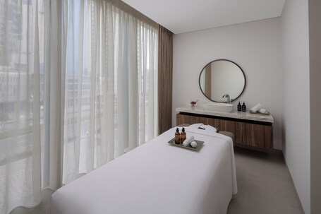 Holiday Inn Dubai Business Bay, an IHG Hotel - Image 40