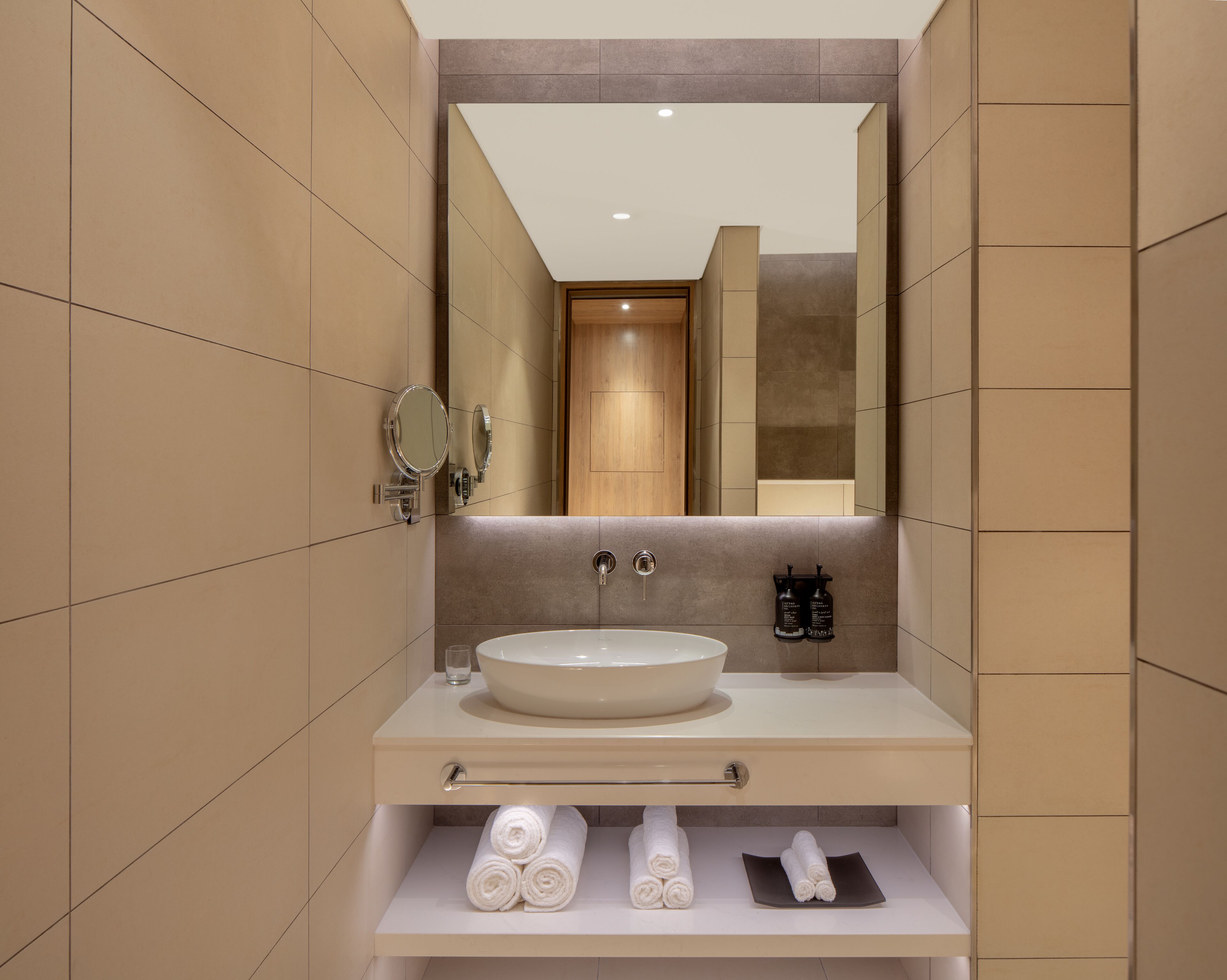 Photo - Holiday Inn Dubai Business Bay by IHG