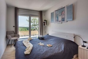 3 bedrooms, WiFi - Holiday home mit Terrasse und Pool (Pula)