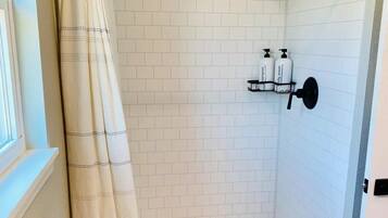 Pyyhkeet, saippua, vessapaperi