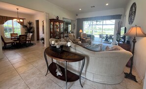 Smart TV, DVD player, books, stereo - Luxurious golf home with pool in prestigious Colonial Country Club + Amenities (Fort Myers)