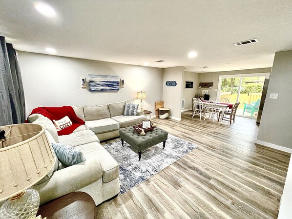 Smart TV - The Speakeasy on Chicago!
 (Pensacola)