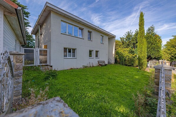 Unclassified image, 1 of 27, button