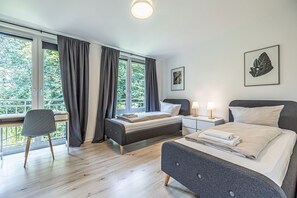 3 habitaciones, escritorio, tabla de planchar con plancha y wifi