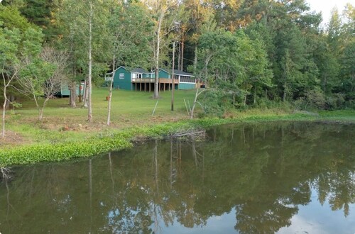 The Lakefront Deckhouse- perfect place for relaxing with nature and family