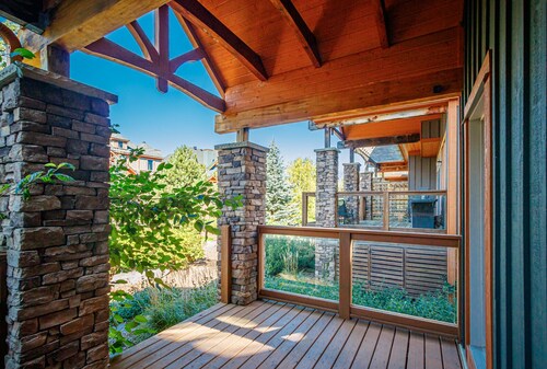 ✨Cozy Ski Retreat Cottage at The Base of Blue Mountain✨