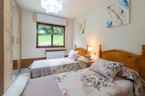 4 室のベッドルーム、アイロン / アイロン台、旅行用ベビーベッド、WiFi (無料)