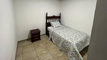2 habitaciones, tabla de planchar con plancha, wifi y ropa de cama