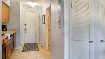 Condo | Private kitchen | Fridge, microwave, dishwasher, cookware/dishes/utensils