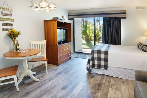 Condo | 1 bedroom, iron/ironing board, free WiFi - The Shores Lakeside Condo Unit 5680 (Williamsburg)