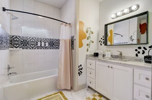 Bathtub, hair dryer, towels, shampoo