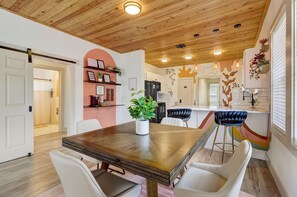 Unclassified image, 3 of 18, button - Retro Retreat: Near Frost Center, FT Sam, Riverwalk (San Antonio)