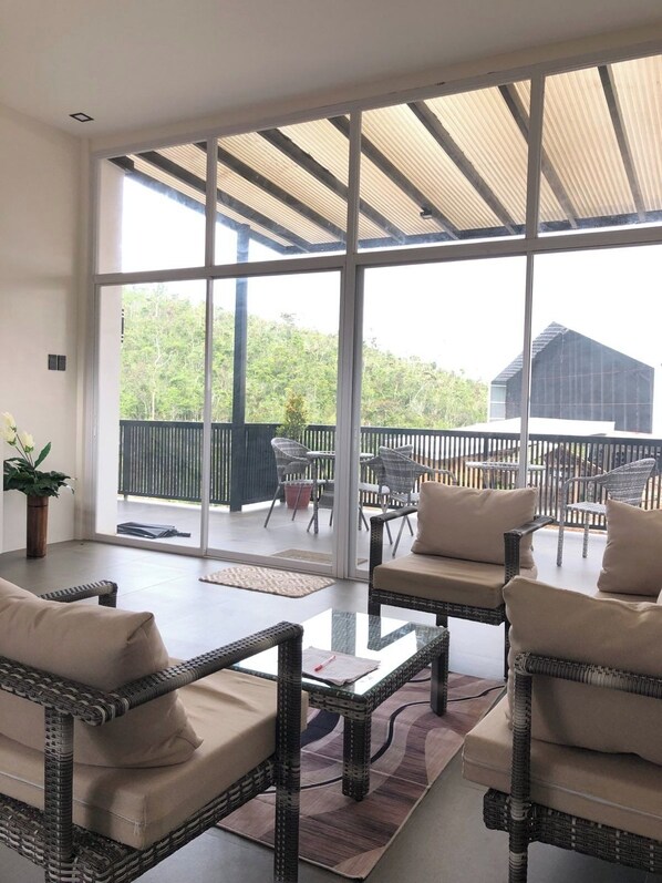 Executive Villa, 2 Bedrooms | Living area