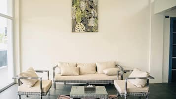 Vila Eksekutif, 2 kamar tidur | Area keluarga | Smart TV 40-inci dengan saluran TV digital dan Netflix