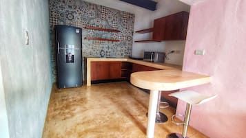 Full-sized fridge, microwave, cookware/dishes/utensils