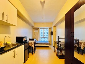 1 bedroom, WiFi, bed sheets - I Best Value w/ Washing Machine (Iloilo City)