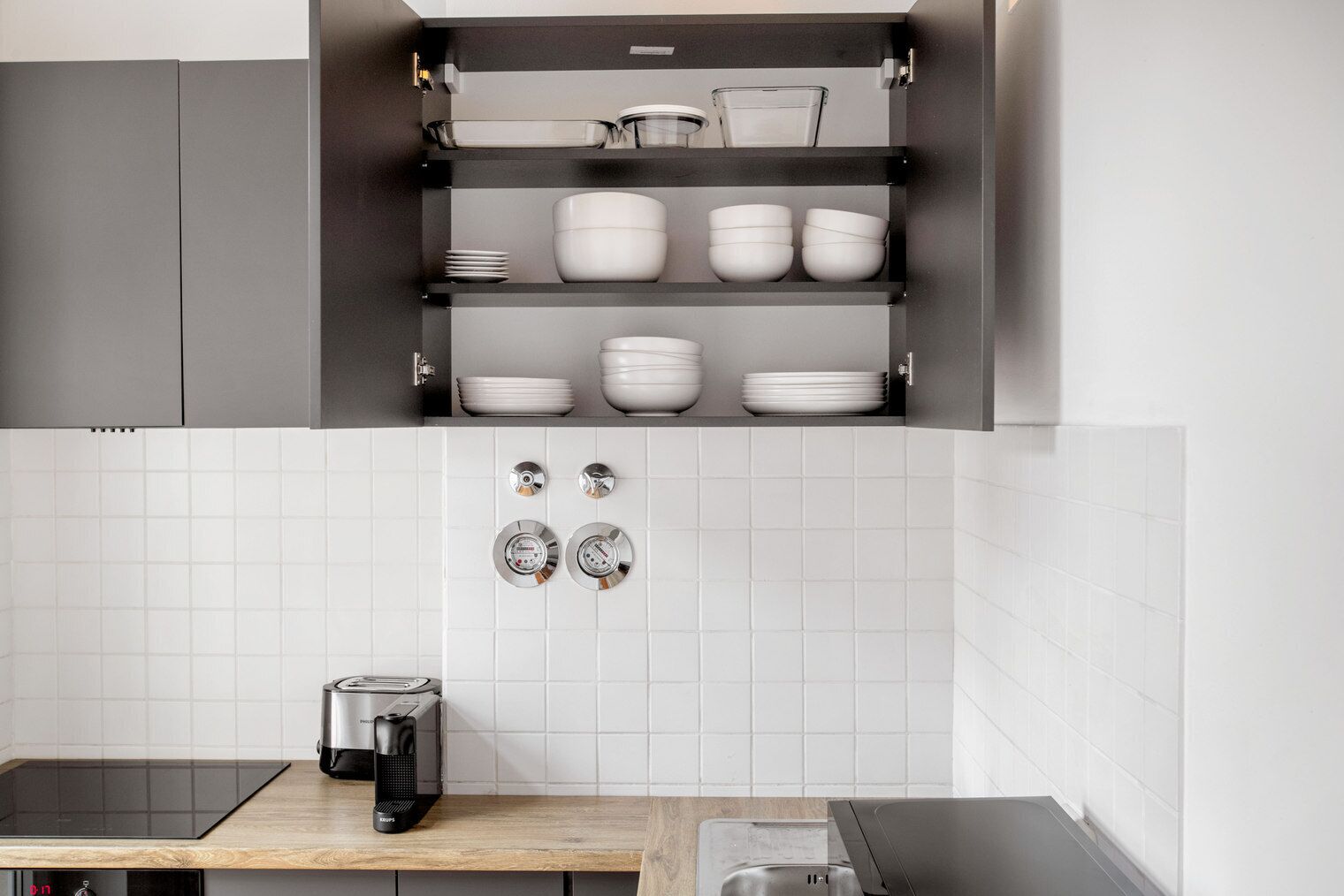 Kylskåp, mikrovågsugn, ugn och spishäll