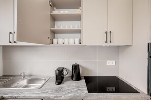 Kylskåp, mikrovågsugn, ugn och diskmaskin