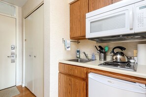 Condo | Private kitchen | Fridge, oven, cookware/dishes/utensils