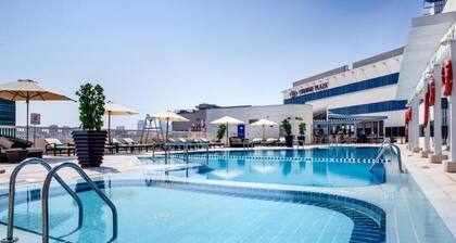 Deluxe Room Near Reef Mall By E R