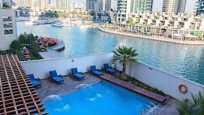 حمام سباحة