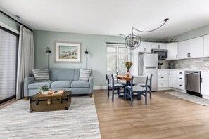 Interior detail - The Shores Lake View Condo Unit 5689 (Williamsburg)