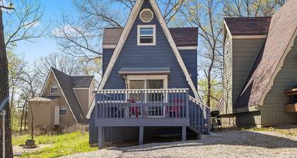 Black Oak TRL family Cabin for 6 (4 min.to BlackOak Ampith)Trees views & privacy