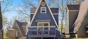 Black Oak TRL family Cabin for 6 (4 min.to BlackOak Ampith)Trees views & privacy